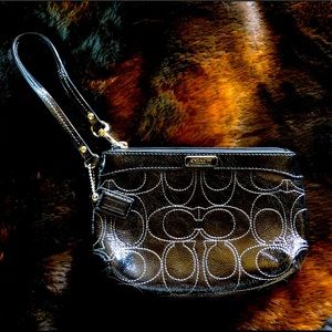 ❤️ NWOT!  GORGEOUS COACH WRISTLET 8 x 5  FIRM$